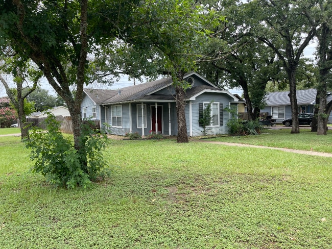 property at 3401 Augusta Ct