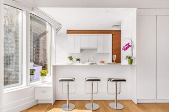 252 E 57th St in New York, NY - Building Photo - Building Photo