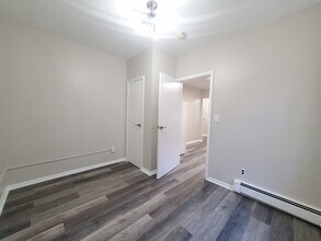 110 Warner Ave, Unit 4 in Jersey City, NJ - Building Photo - Building Photo