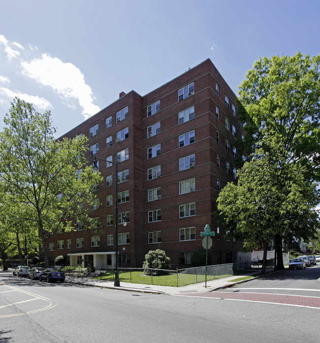 Hansberry Towers in Newark, NJ - Building Photo - Building Photo