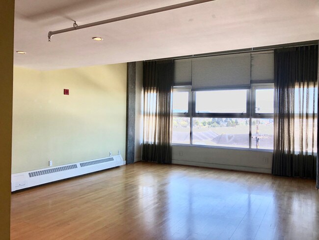 311 Oak St-Unit -APT 519 in Oakland, CA - Foto de edificio - Building Photo