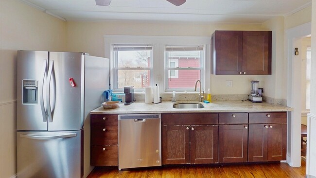 117 Burget Ave in Medford, MA - Building Photo - Building Photo
