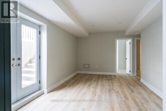 592 Nathalie Cres in Kitchener, ON - Building Photo - Building Photo
