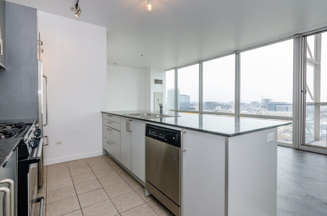 653 N Kingsbury St, Unit 1702 in Chicago, IL - Building Photo - Building Photo