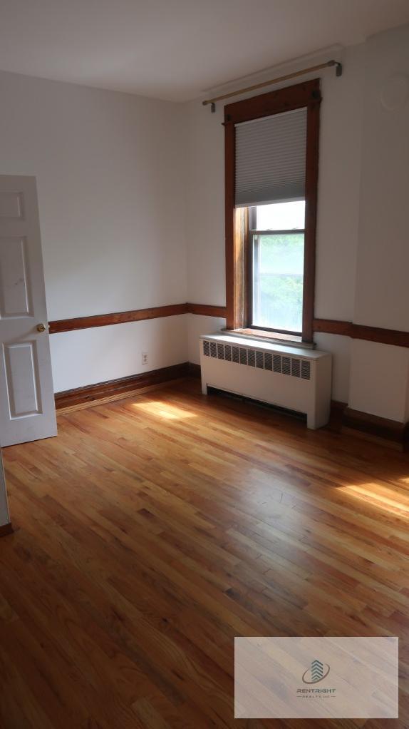 1300 W Barry Ave, Unit 2F