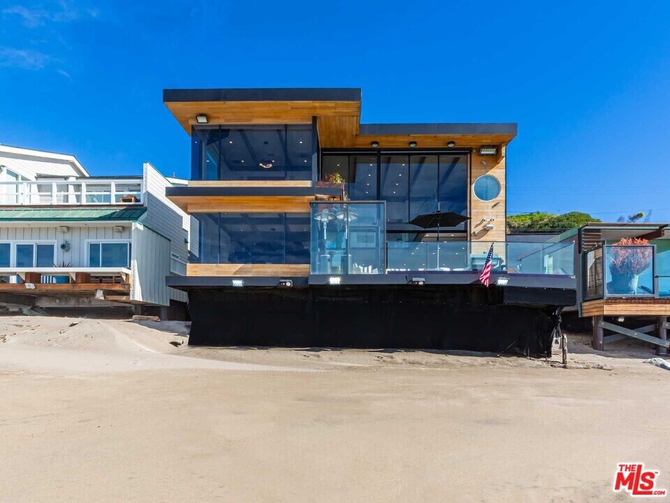 24958 Malibu Rd in Malibu, CA - Building Photo