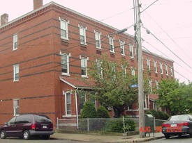 35 Laurel St in Somerville, MA - Building Photo