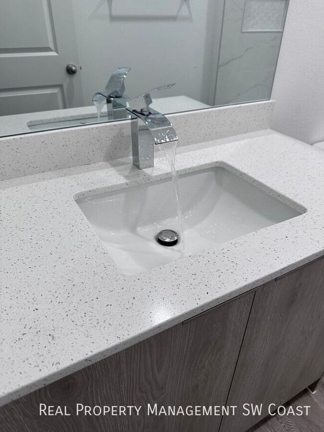 1263 Hillcrest St E in Lehigh Acres, FL - Building Photo - Building Photo