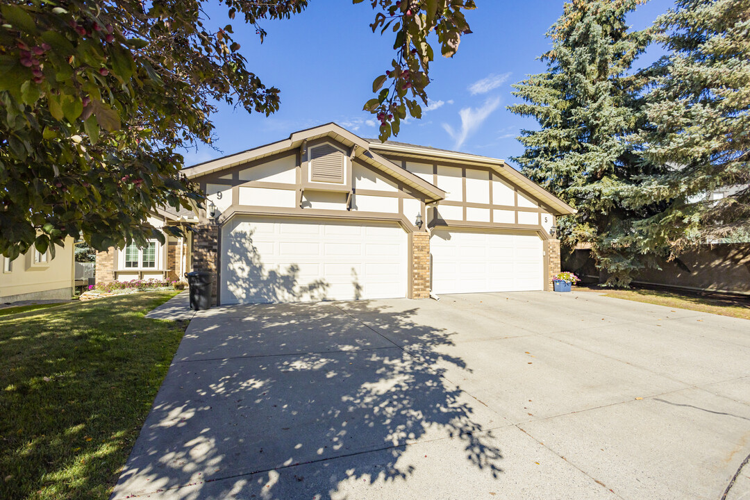 Confederation Villas in Calgary, AB - Building Photo