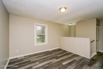 10509 Hillpark Dr in Louisville, KY - Building Photo - Building Photo
