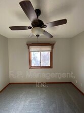 1425 Meadowmoor Dr NE in Fridley, MN - Building Photo - Building Photo