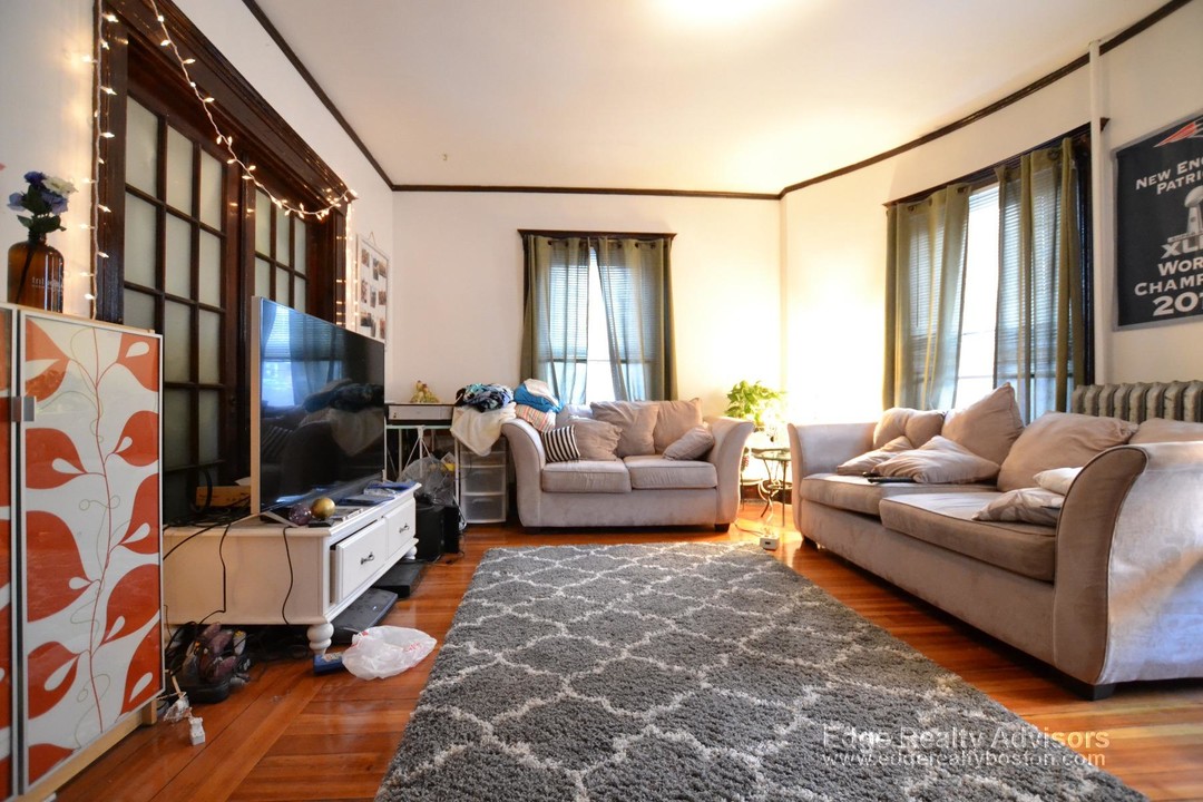 69 Oak Square Ave, Unit 2 in Boston, MA - Building Photo