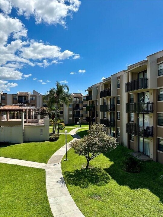 3561 SW 117th Ave in Miami, FL - Building Photo