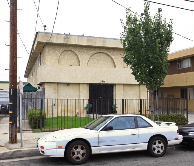 13414 Roselle Ave in Hawthorne, CA - Building Photo - Building Photo