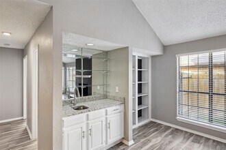 4047 St Christopher Ln in Dallas, TX - Building Photo - Building Photo