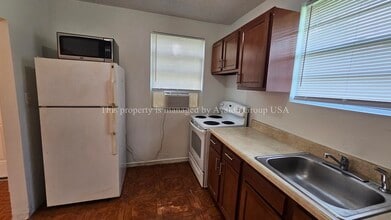 4831 Plymouth St in Jacksonville, FL - Foto de edificio - Building Photo