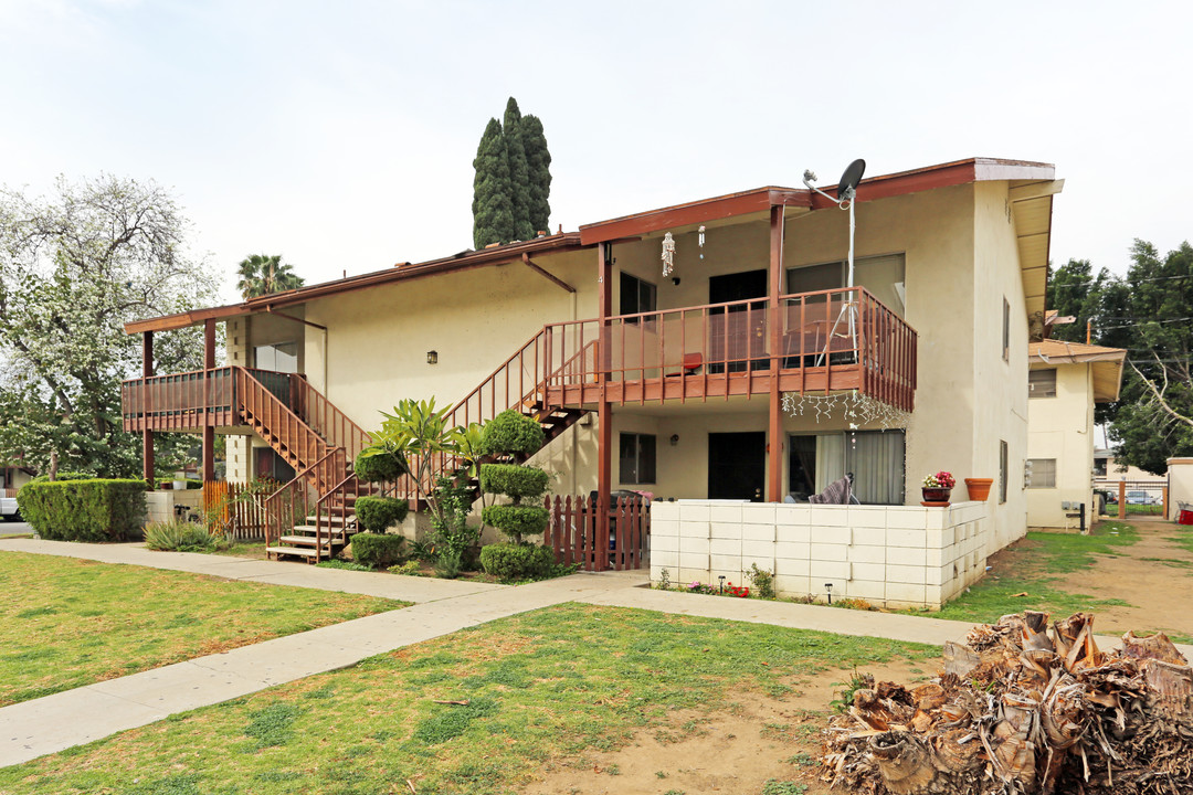 3005-3011 Pearl Dr in Fullerton, CA - Building Photo