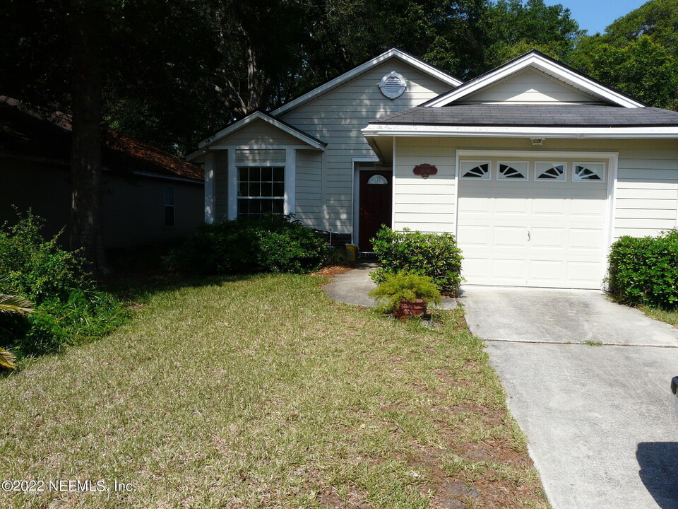 3006 Caroline Crest Dr E in Jacksonville, FL - Building Photo