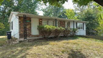 4608 Orchard Ln in Columbia, MO - Building Photo