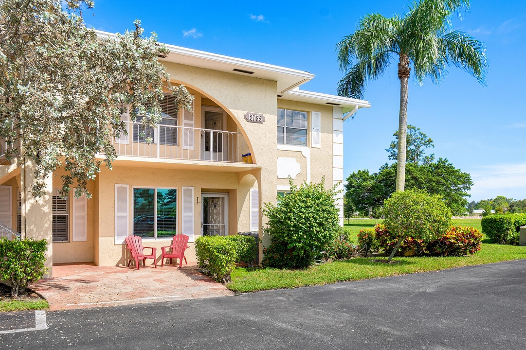 13755 Flora Pl in Delray Beach, FL - Foto de edificio