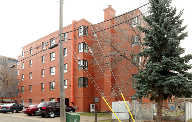 St Thomas Manor in Edmonton, AB - Building Photo - Building Photo