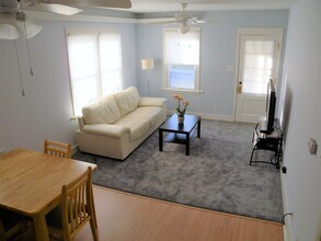 5138 9th St N, Unit Main Level in Arlington, VA - Foto de edificio - Building Photo