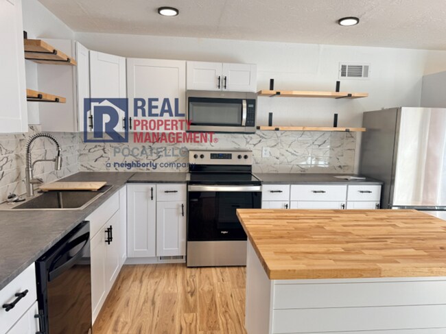 2375-2377 Gail Dr in Pocatello, ID - Building Photo - Building Photo