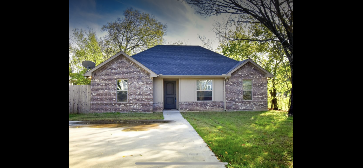 520 E Washington St in Denison, TX - Foto de edificio