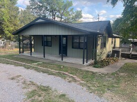 505 W South St in Tahlequah, OK - Building Photo