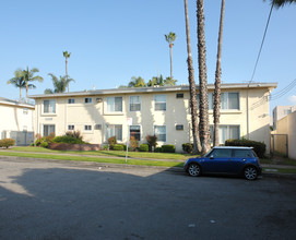 Weddington Apartments in Valley Village, CA - Building Photo - Building Photo