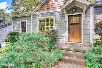 1038 S Candler St in Decatur, GA - Foto de edificio - Building Photo