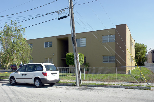 Honeysuckle Apartments in Miami, FL - Building Photo - Building Photo