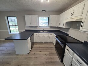 106 Chevy Chase Ln in Waxahachie, TX - Building Photo - Building Photo