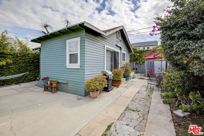 1010 N Rampart Blvd in Los Angeles, CA - Building Photo - Building Photo