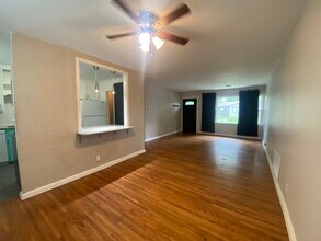 1443 E 49th Pl in Tulsa, OK - Foto de edificio - Building Photo