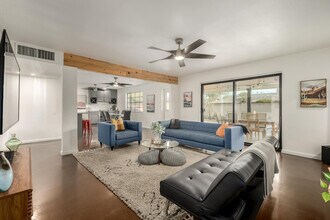 8335 E Weldon Ave in Scottsdale, AZ - Building Photo - Building Photo