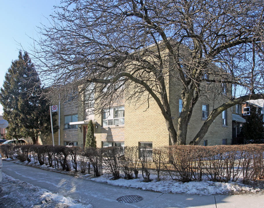 2719 Lake Shore Blvd in Toronto, ON - Building Photo