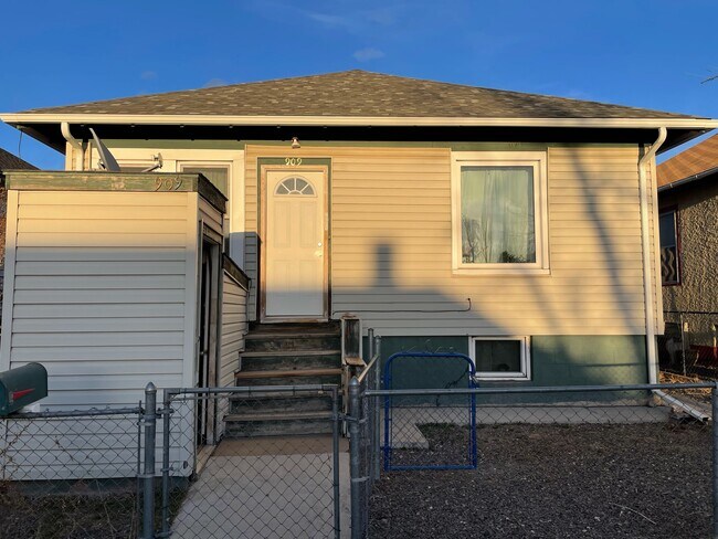909 S 2nd St, Unit A - Upstairs in Laramie, WY - Building Photo - Building Photo