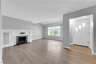 12414 Reindeer Ave in Garfield Heights, OH - Building Photo - Building Photo