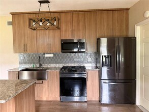 201 Bradshaw Dr in Sanford, FL - Building Photo - Building Photo