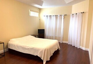 4722 NW 119th Ave in Coral Springs, FL - Foto de edificio - Building Photo