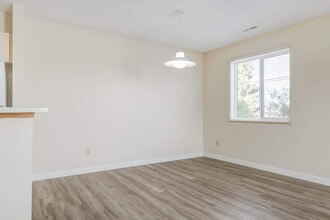 Huntington Court Coachhomes in Edmonton, AB - Building Photo - Building Photo