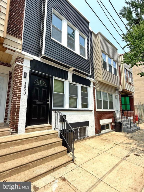 1520 S Myrtlewood St in Philadelphia, PA - Building Photo - Building Photo