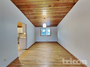 9241 34th Ave N in Minneapolis, MN - Building Photo - Building Photo