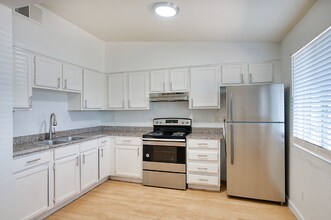 2201 W Heatherbrae Dr in Phoenix, AZ - Building Photo - Building Photo