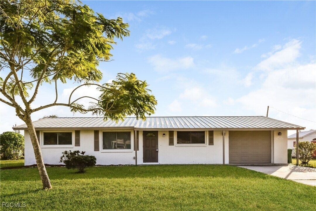 2621 10th St in Englewood, FL - Building Photo