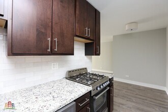 503 W Barry Ave, Unit J00W in Chicago, IL - Foto de edificio - Building Photo