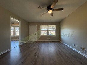 1404 SW Sunset St in Blue Springs, MO - Building Photo - Building Photo