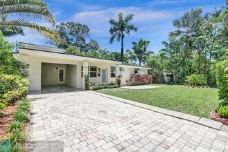 2802 NE 15th Ave in Wilton Manors, FL - Building Photo - Building Photo