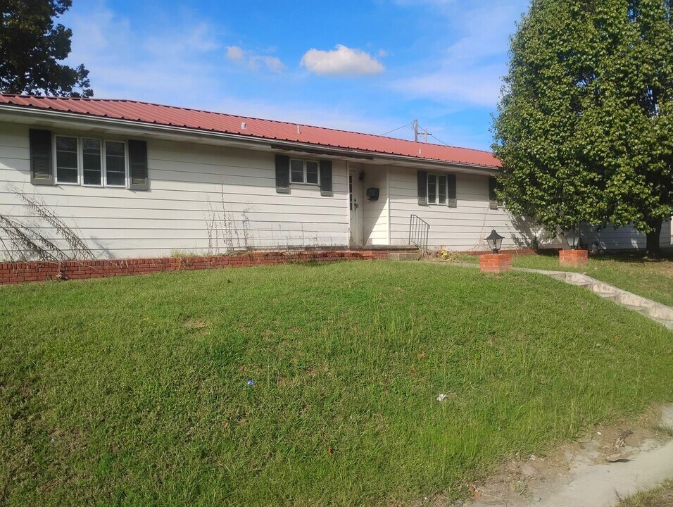 701 8th Ave SE in Ardmore, OK - Building Photo